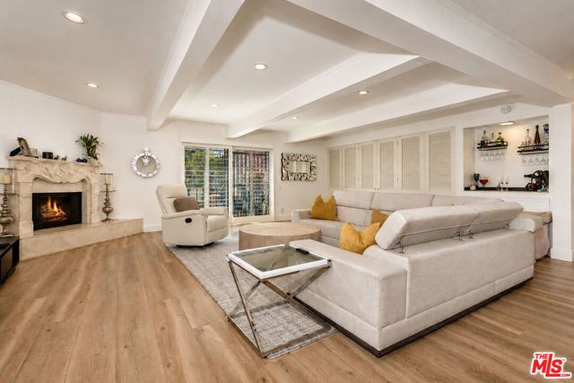 2385 Roscomare Road D17, Los Angeles, CA 90077