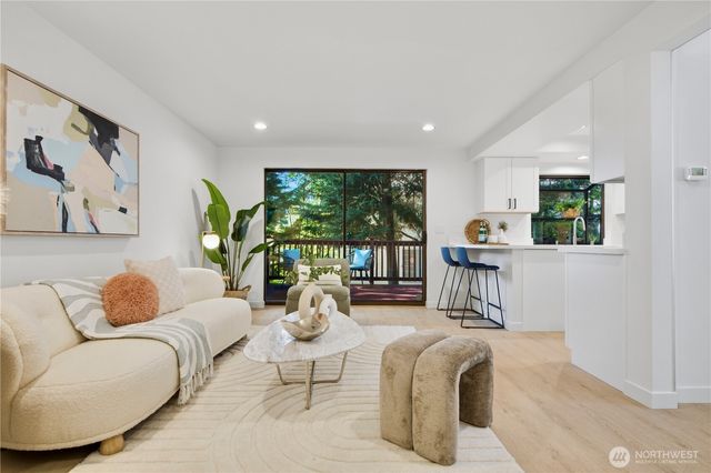 16177 SE 33rd Circle, Bellevue, WA 98008