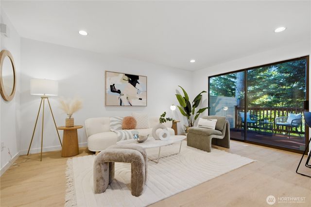 16177 SE 33rd Circle, Bellevue, WA 98008