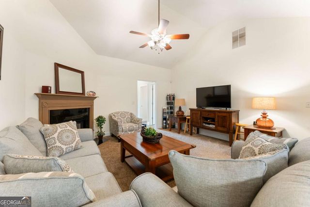 2525 Rosehill Circle, Lithia Springs, GA 30122