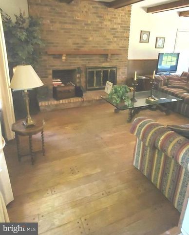866 MANDY, Camp Hill, PA 17011