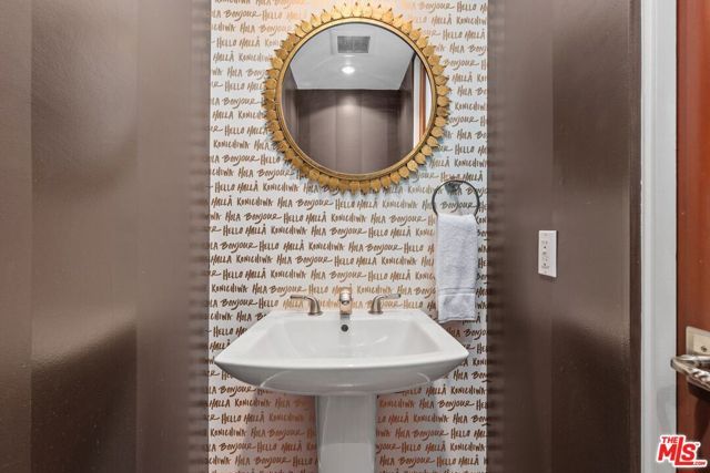 1936 S Shenandoah Street A, Los Angeles, CA 90034