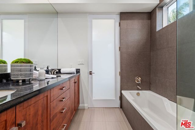 1936 S Shenandoah Street A, Los Angeles, CA 90034