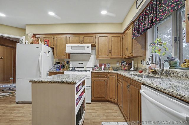 1212 E Teresa Avenue, Sapulpa, OK 74066