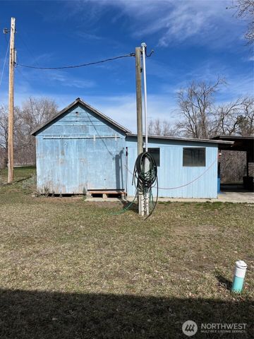 50 Cherokee Road, Omak, WA 98841