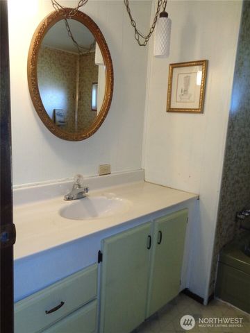 50 Cherokee Road, Omak, WA 98841