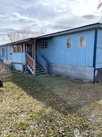 50 Cherokee Road, Omak, WA 98841