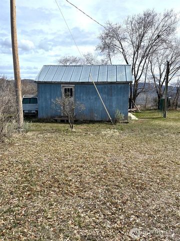50 Cherokee Road, Omak, WA 98841