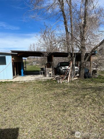 50 Cherokee Road, Omak, WA 98841