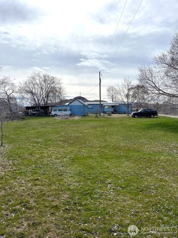 50 Cherokee Road, Omak, WA 98841