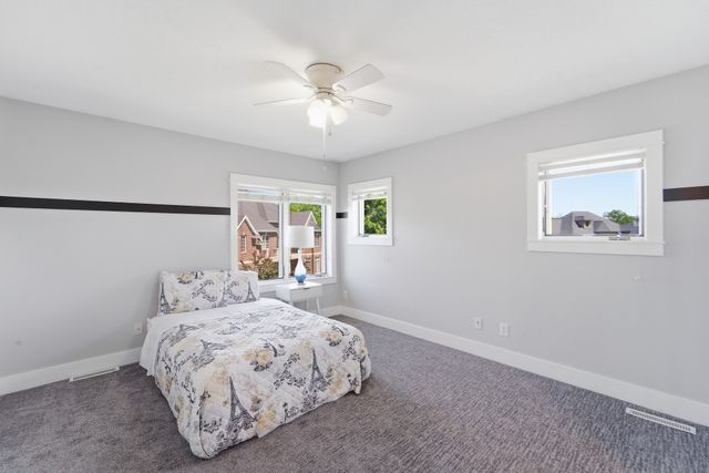 9532 Century Woods Circle, Johnston, IA 50131