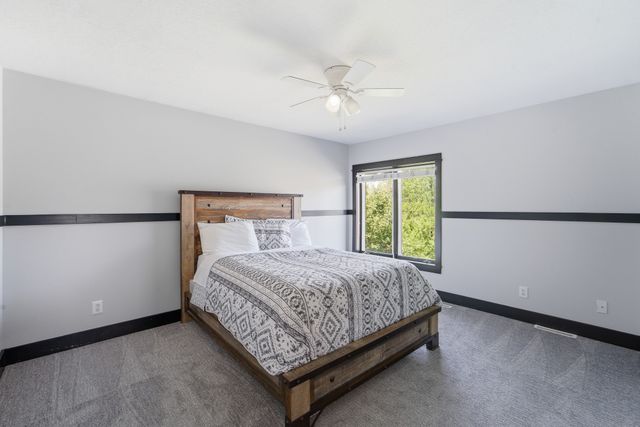 9532 Century Woods Circle, Johnston, IA 50131