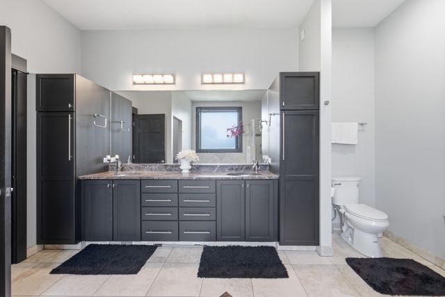 9532 Century Woods Circle, Johnston, IA 50131