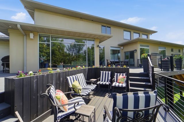 9532 Century Woods Circle, Johnston, IA 50131