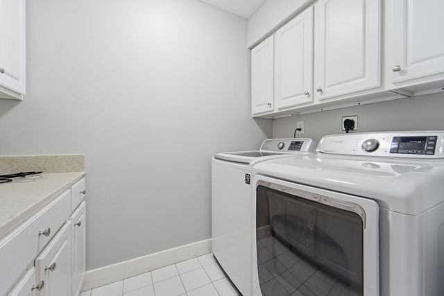 9532 Century Woods Circle, Johnston, IA 50131
