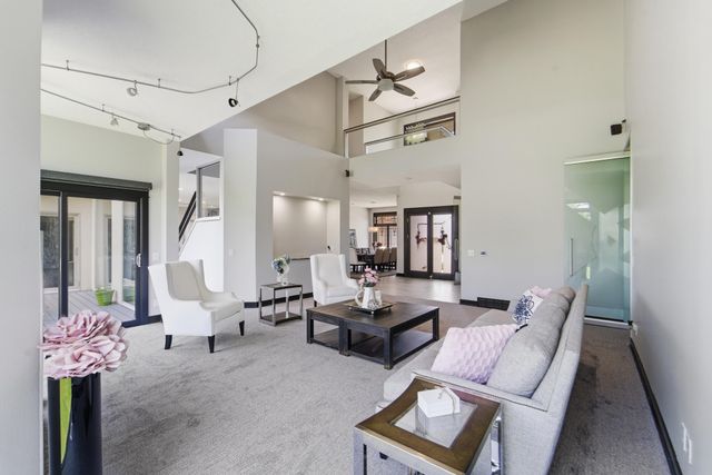 9532 Century Woods Circle, Johnston, IA 50131