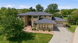 9532 Century Woods Circle, Johnston, IA 50131