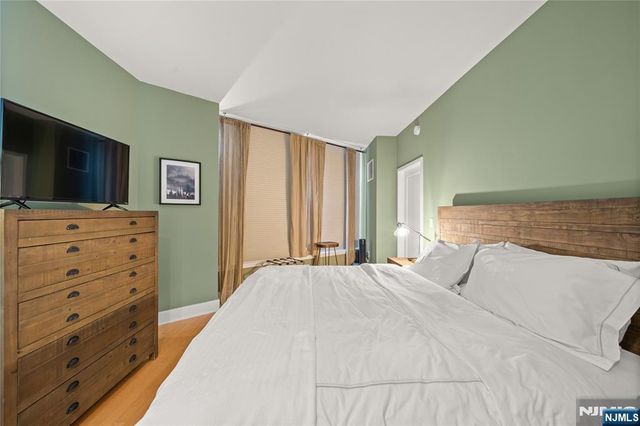 1125 Maxwell Lane 424, Hoboken, NJ 07030