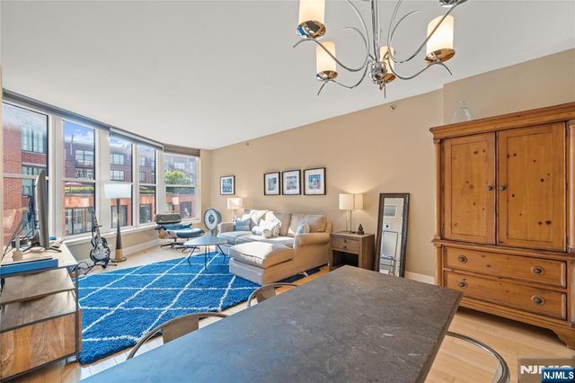 1125 Maxwell Lane 424, Hoboken, NJ 07030