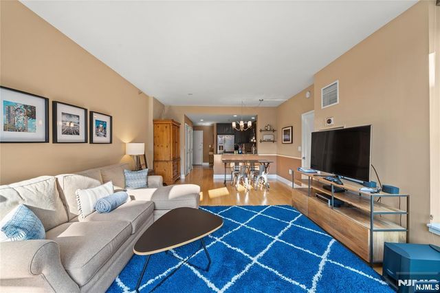 1125 Maxwell Lane 424, Hoboken, NJ 07030