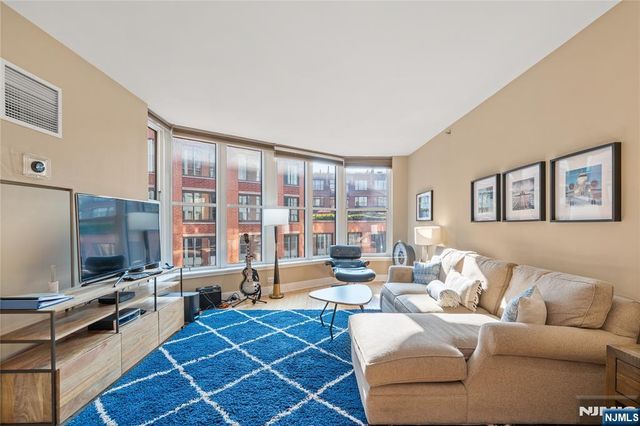 1125 Maxwell Lane 424, Hoboken, NJ 07030