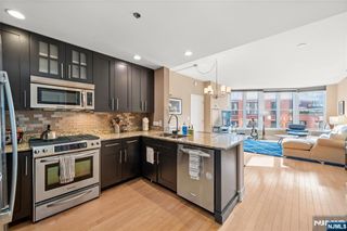 1125 Maxwell Lane 424, Hoboken, NJ 07030
