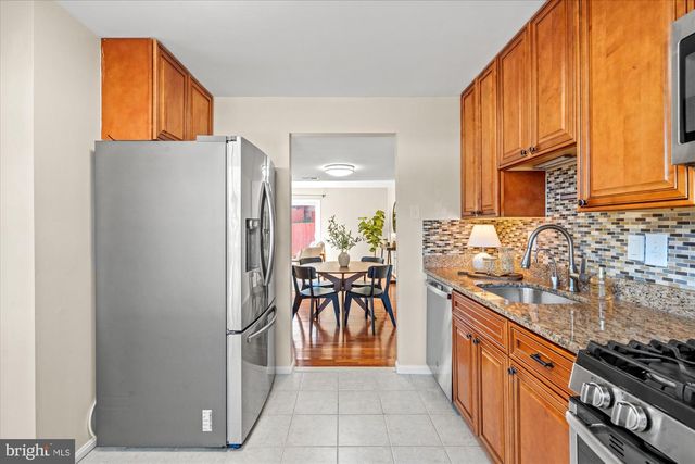 7815 SNEAD LN, Falls Church, VA 22043