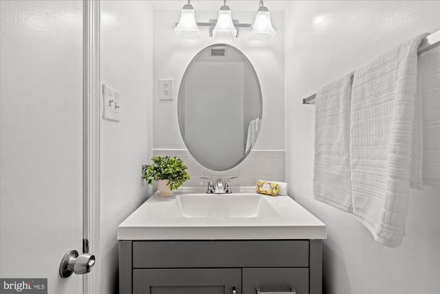 7815 SNEAD LN, Falls Church, VA 22043