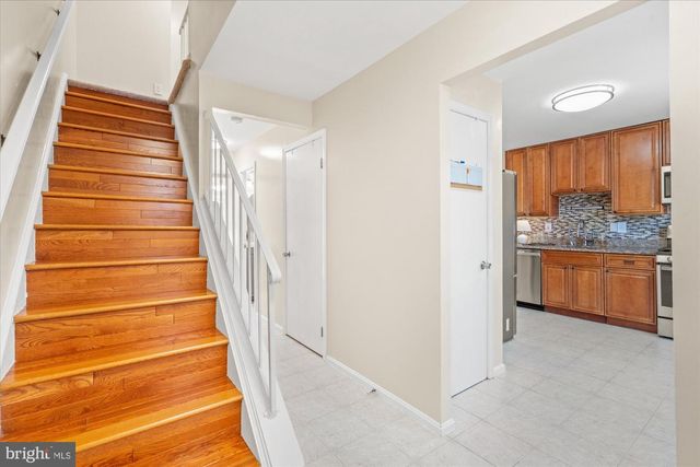 7815 SNEAD LN, Falls Church, VA 22043