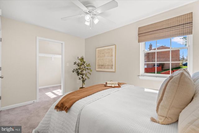 7815 SNEAD LN, Falls Church, VA 22043