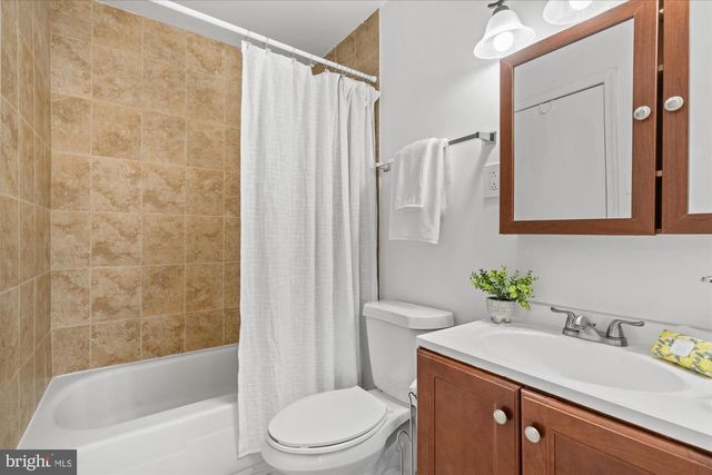 7815 SNEAD LN, Falls Church, VA 22043