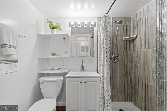 7815 SNEAD LN, Falls Church, VA 22043