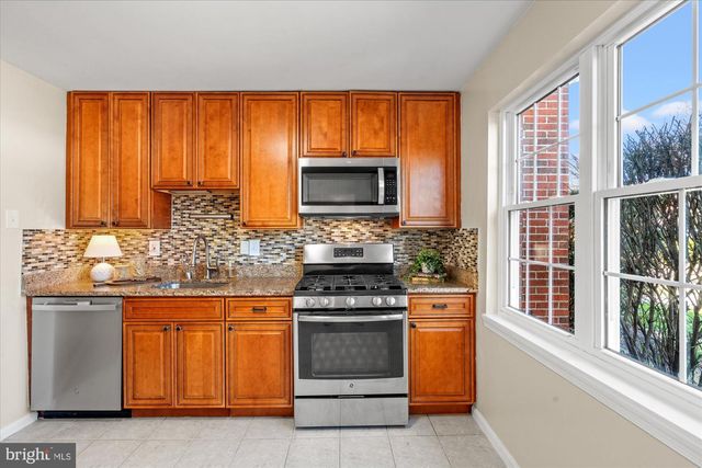 7815 SNEAD LN, Falls Church, VA 22043