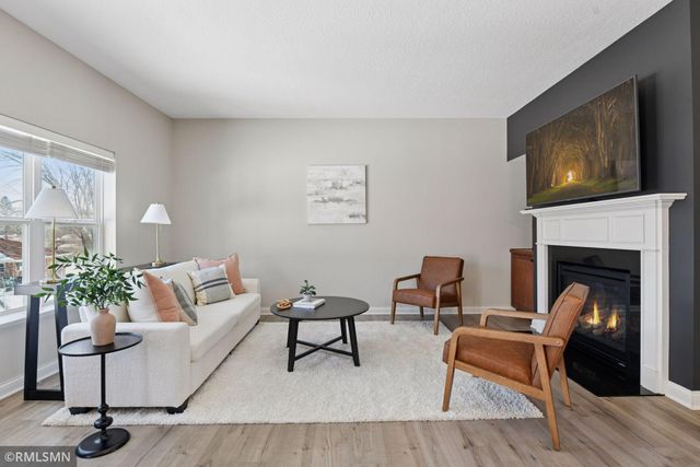 260 Liberty Heights Drive, Chaska, MN 55318