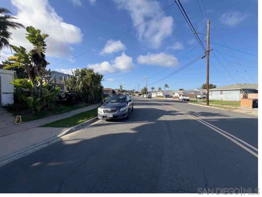 Image 2 of property listing at 2192 Finch Ln., San Diego, CA 92123