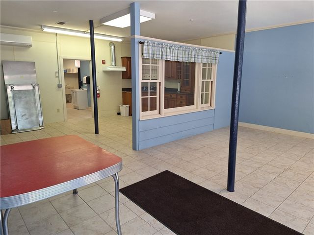 160 Greenwich Avenue, Warwick, RI 02886