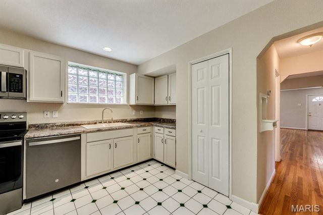 1528 Cutter Avenue, St Louis, MO 63139