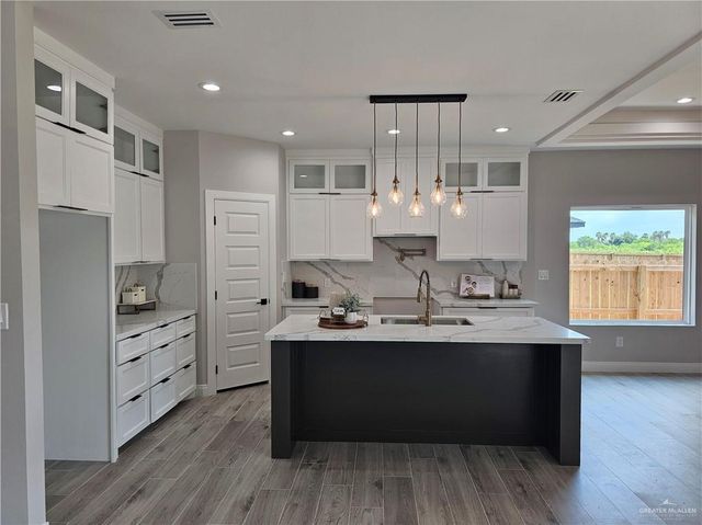 9506 N 71st Lane, Mcallen, TX 78573