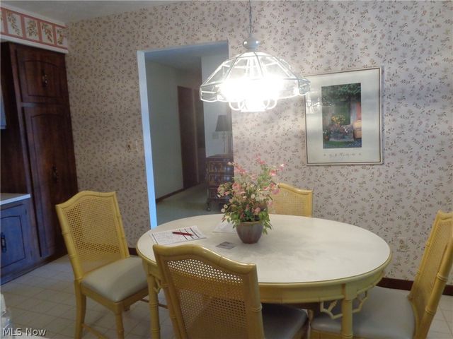 6920 Dogwood Circle, Middleburg Heights, OH 44130