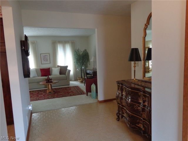 6920 Dogwood Circle, Middleburg Heights, OH 44130