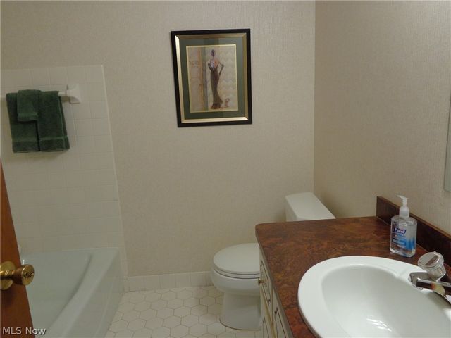 6920 Dogwood Circle, Middleburg Heights, OH 44130