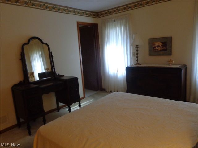 6920 Dogwood Circle, Middleburg Heights, OH 44130