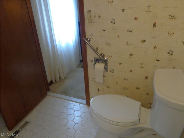 6920 Dogwood Circle, Middleburg Heights, OH 44130