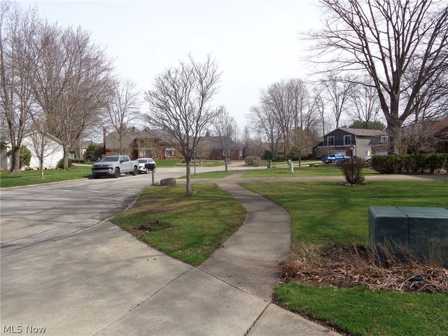 6920 Dogwood Circle, Middleburg Heights, OH 44130