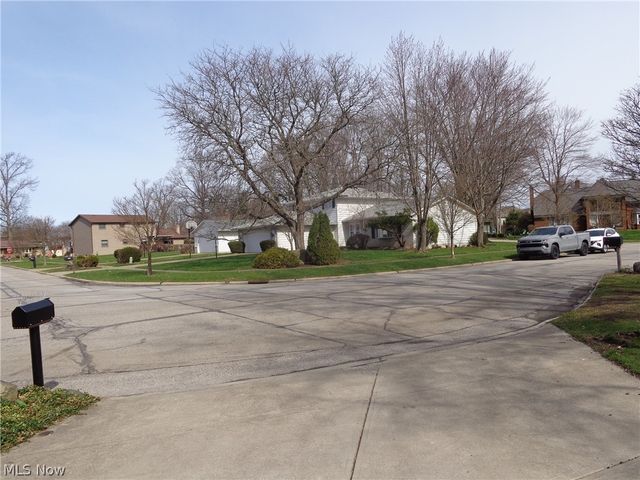 6920 Dogwood Circle, Middleburg Heights, OH 44130