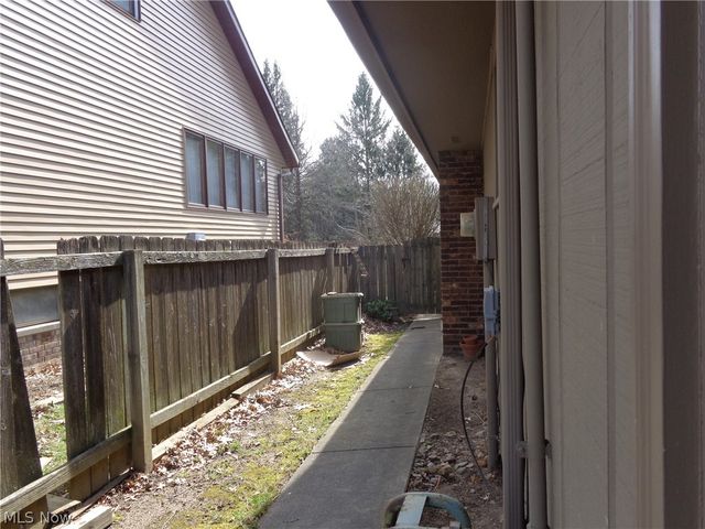 6920 Dogwood Circle, Middleburg Heights, OH 44130