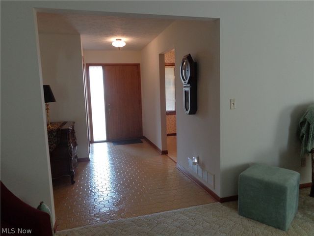 6920 Dogwood Circle, Middleburg Heights, OH 44130