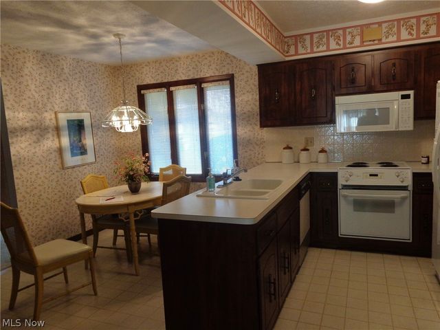 6920 Dogwood Circle, Middleburg Heights, OH 44130