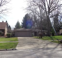 6920 Dogwood Circle, Middleburg Heights, OH 44130