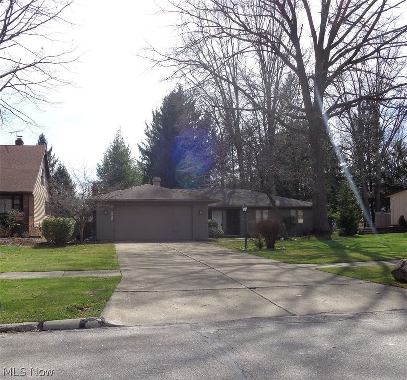 6920 Dogwood Circle, Middleburg Heights, OH 44130
